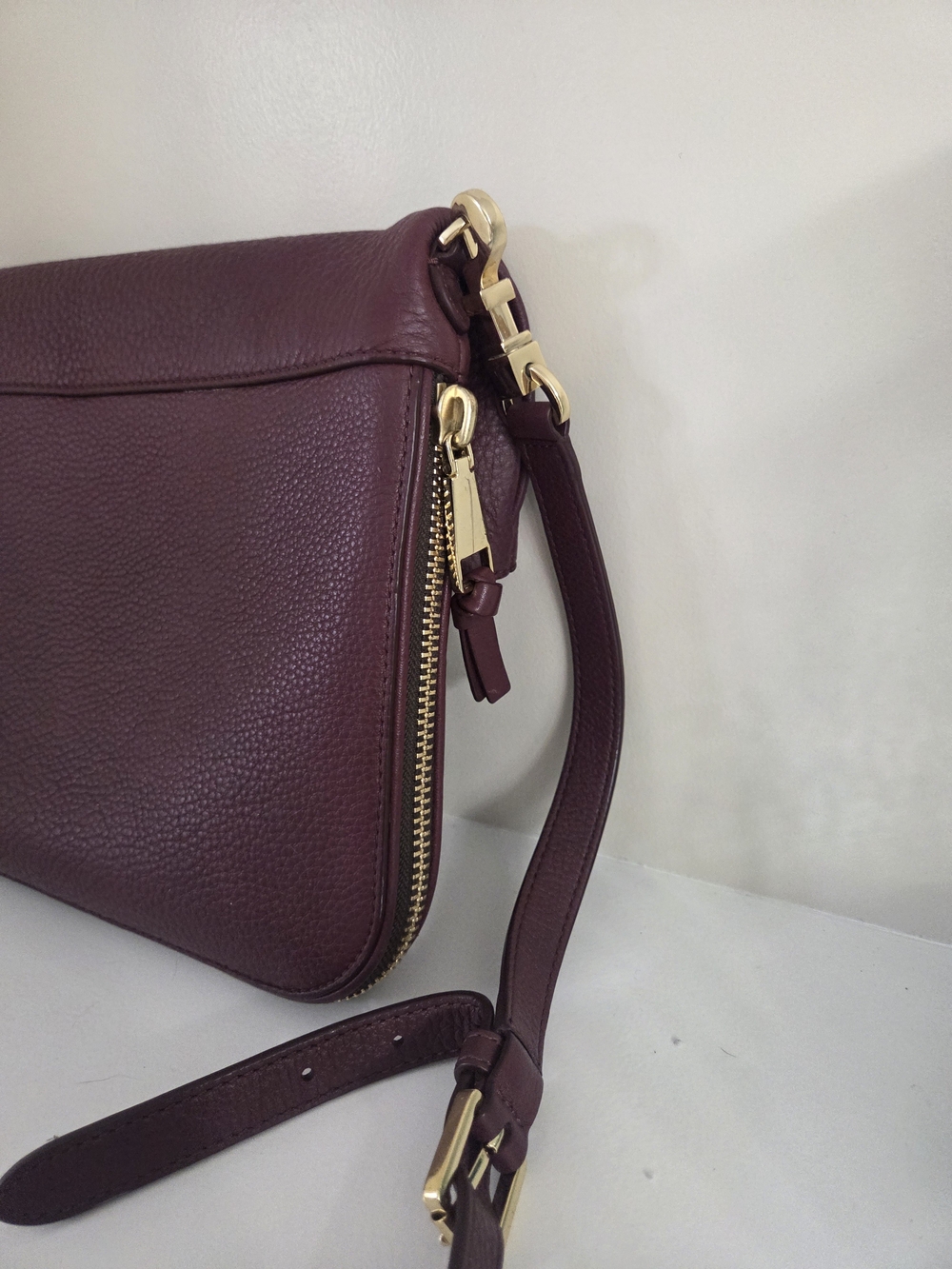 Tory Burch Pebbled Leather Robinson Foldover Messenger Crossbody In Burgundy - Picture 4 of 11